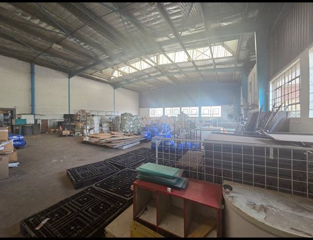 911M² WAREHOUSE TO LET IN SPRINGFIELD PARK